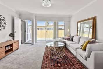 2/11 Wentworth Avenue, Papatoetoe