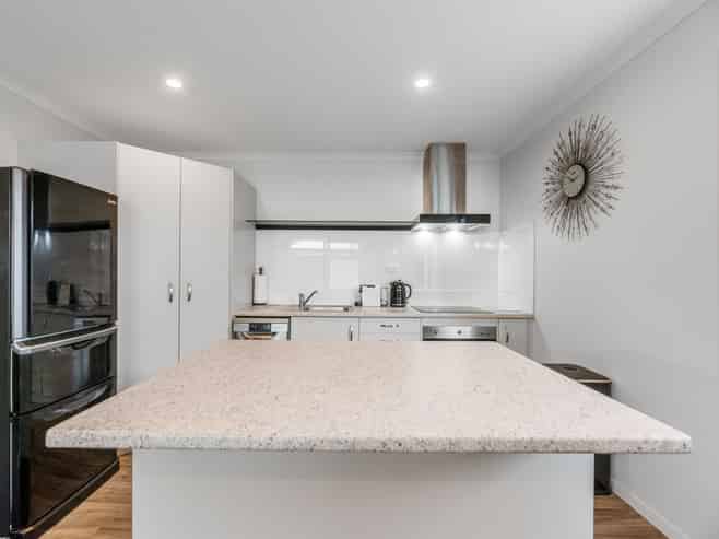 16 Crest Way (Dunes Lifestyle Village), Papamoa