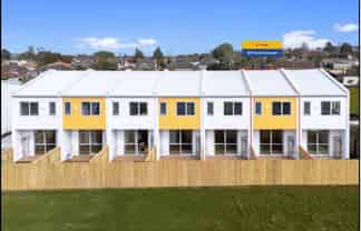 8/9 Coral Crescent, Panmure