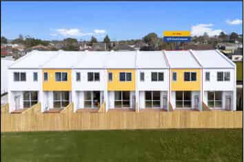 8/9 Coral Crescent, Panmure