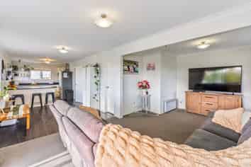 75 Atkinson Avenue, Otaki Beach