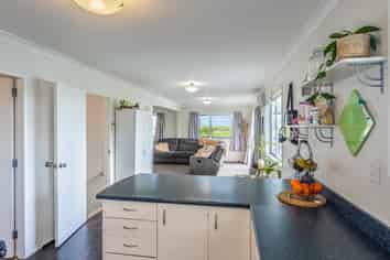 75 Atkinson Avenue, Otaki Beach