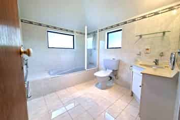 A/267 Hillsborough Road, Hillsborough