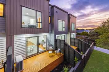 2/1 Photinia Place, Botany Downs