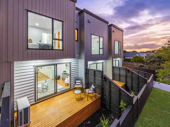 2/1 Photinia Place, Botany Downs