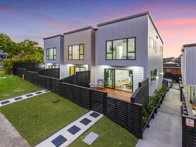 2/1 Photinia Place, Botany Downs