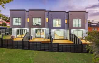 2/1 Photinia Place, Botany Downs