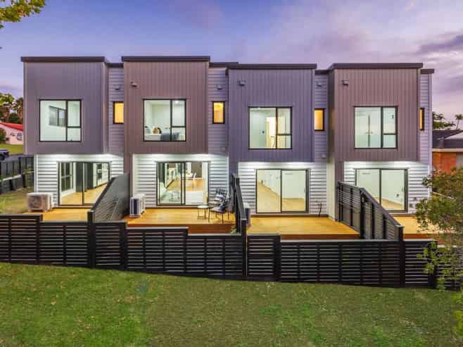 2/1 Photinia Place, Botany Downs