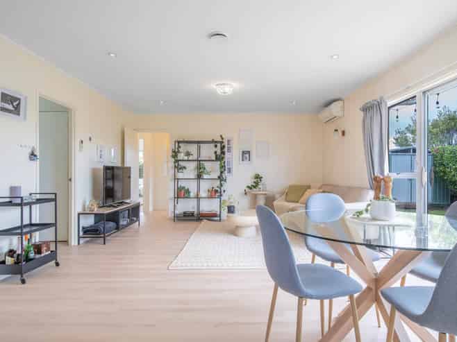 1/957a Beach Road, Torbay