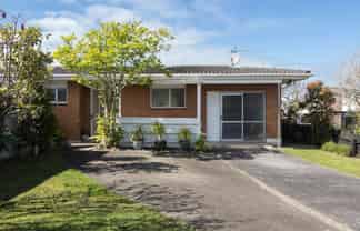 1/957a Beach Road, Torbay