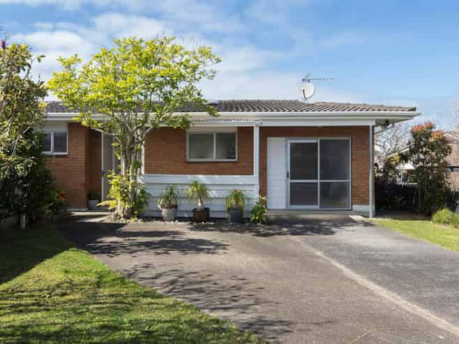 1/957a Beach Road, Torbay