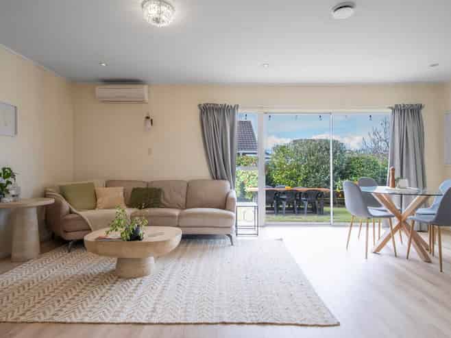 1/957a Beach Road, Torbay