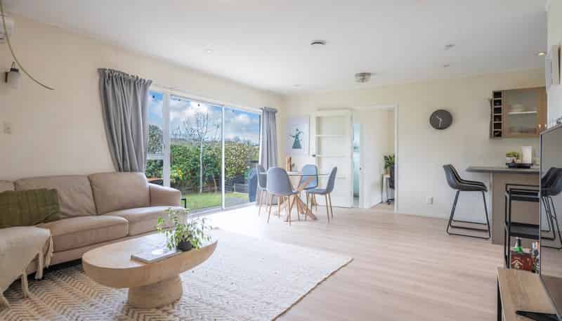 1/957a Beach Road, Torbay