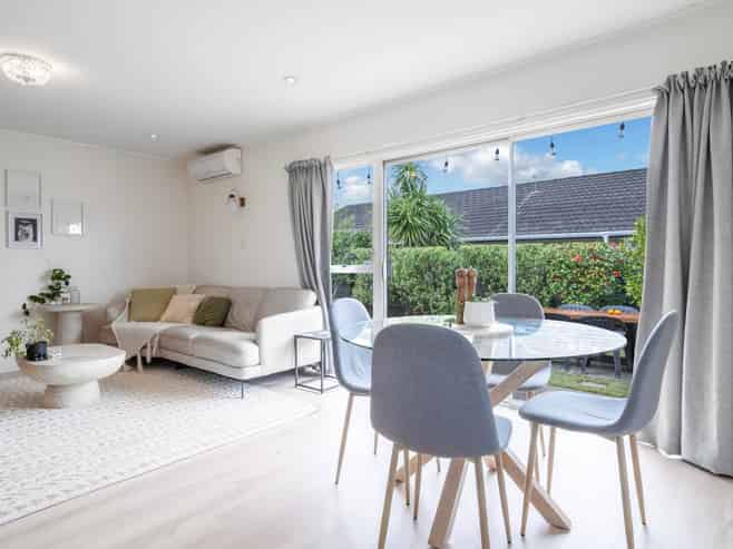 1/957a Beach Road, Torbay