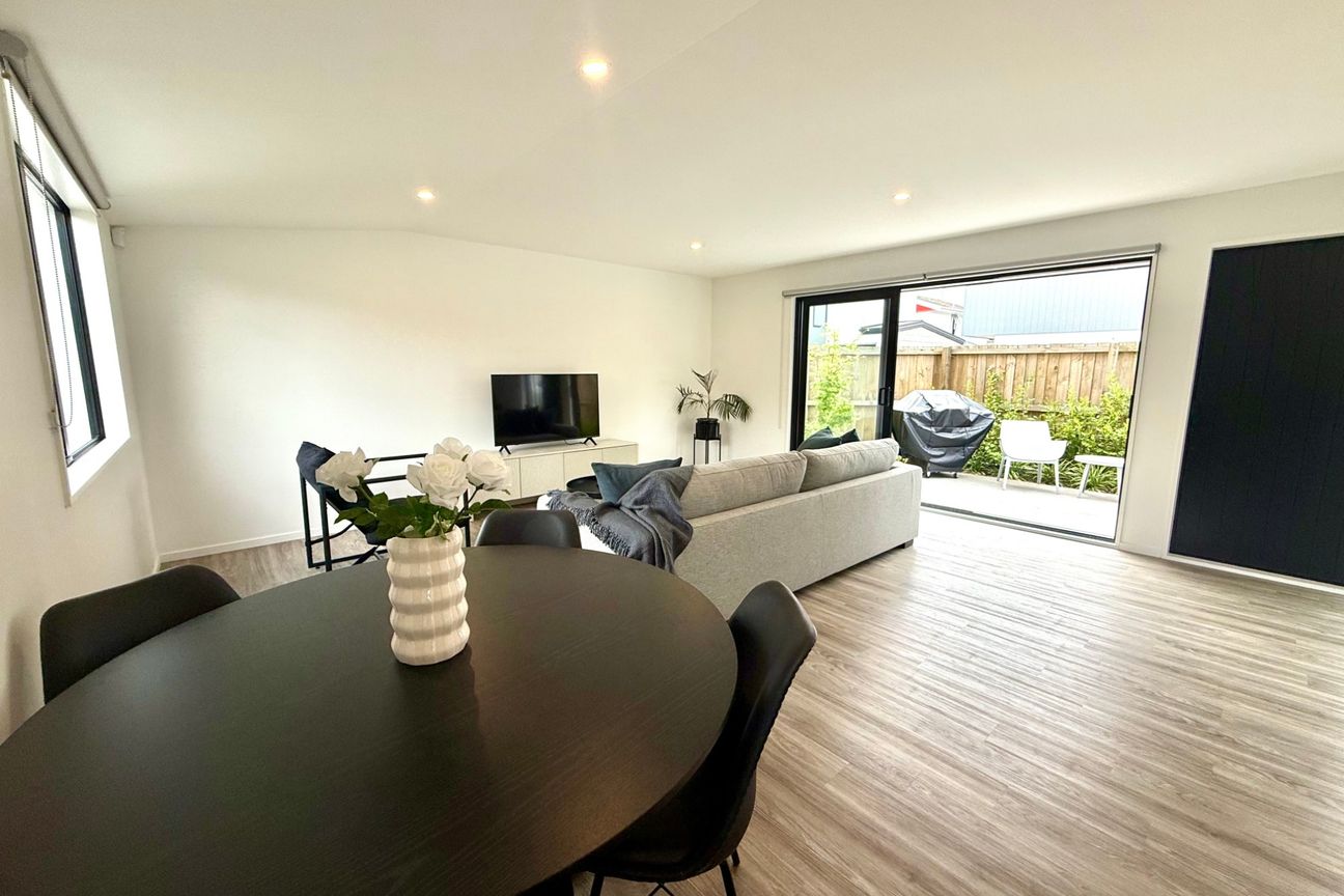 FULLY FURNISHED BRAND NEW STYLISH TOWNHOUSE – pohled 3