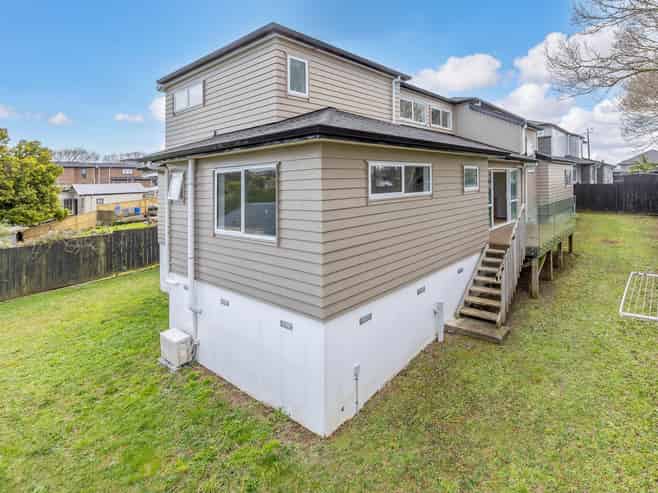 2/413 Richardson Road, Mount Roskill
