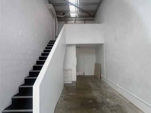 Lyall Bay Junction Unit for lease