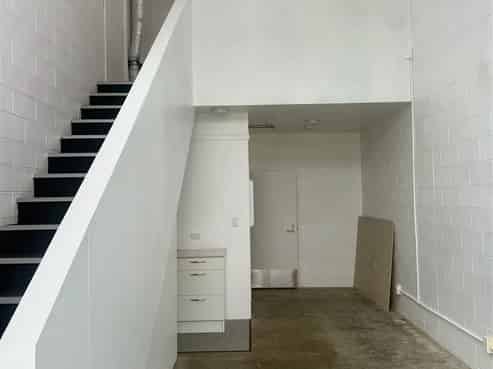 Lyall Bay Junction Unit for lease