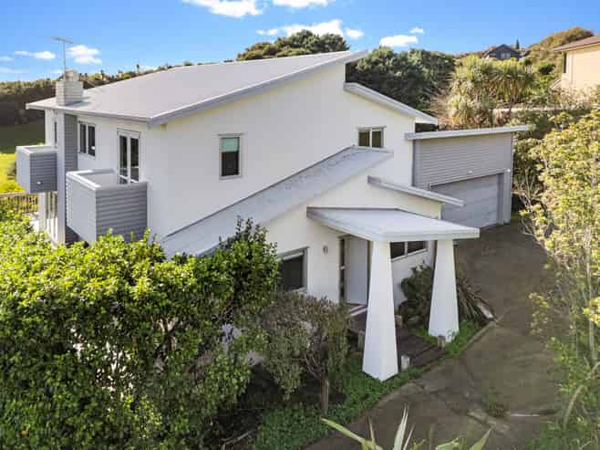 132 & 132A Kittiwake Drive, Albany