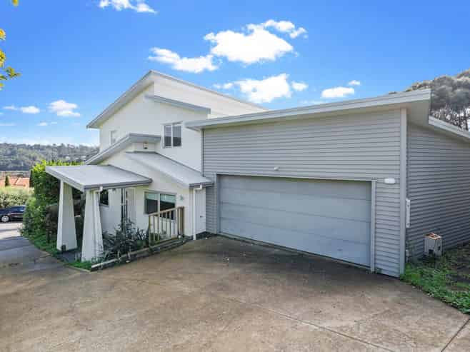 132 & 132A Kittiwake Drive, Albany