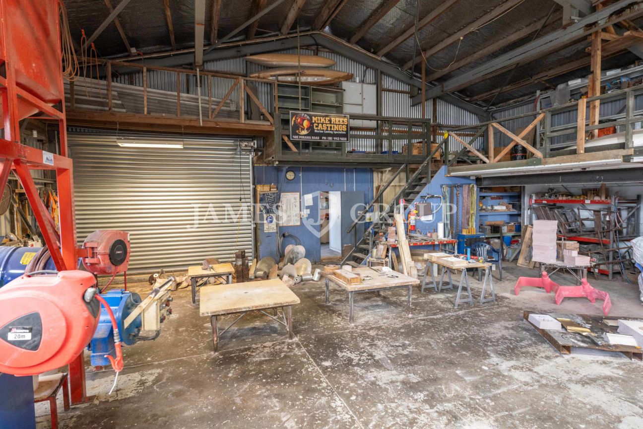 Patiki Road Gantry Warehouse + 3 Phase Power - Meer