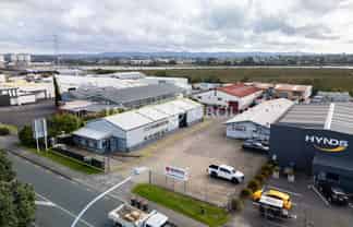 Patiki Road | Gantry Warehouse & Container Drop