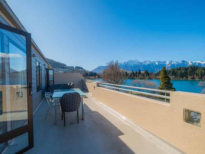 20T/26 Lake Esplanade, Queenstown