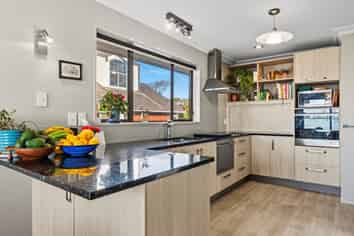 18 and 18A Harbour Drive, Otumoetai