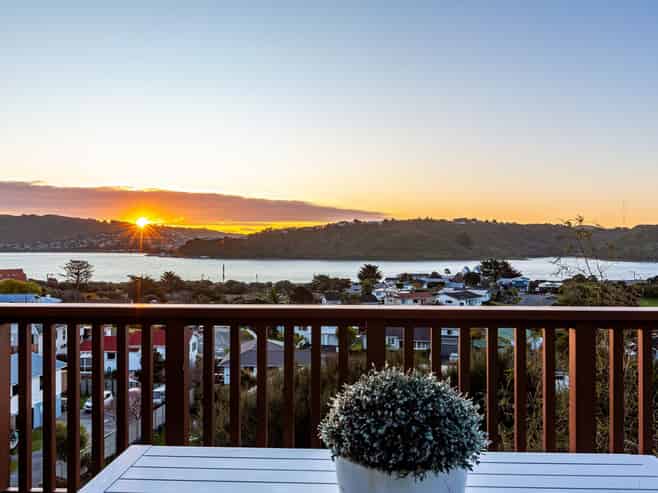 19 Kinloch Place, Papakowhai