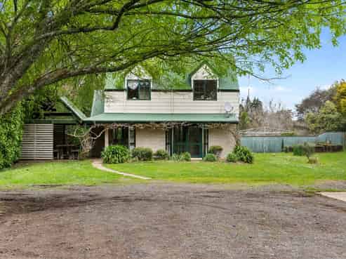 1940 Mcclure Street, Pirongia