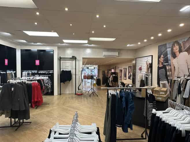 Large Economic Golden Block Retail For Lease