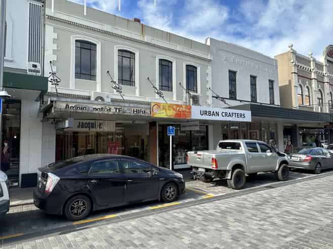 Large Economic Golden Block Retail For Lease