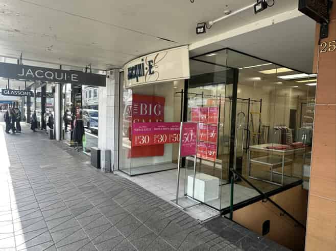 Large Economic Golden Block Retail For Lease