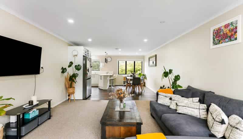 77 Erlestoke Crescent, Churton Park