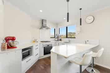 77 Erlestoke Crescent, Churton Park