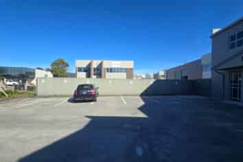 Convenient Refurbished Industrial Warehouse Unit