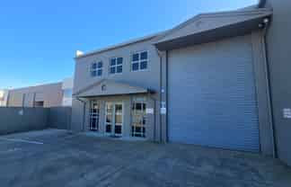 Convenient Refurbished Industrial Warehouse Unit