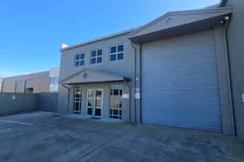 Convenient Refurbished Industrial Warehouse Unit