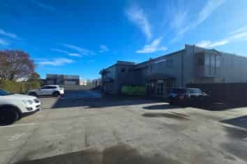 Convenient Refurbished Industrial Warehouse Unit