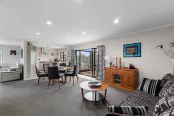 102 Farringdon Avenue, Rototuna