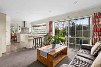 70 Whiting Crescent, Greenmeadows