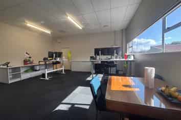 Well-Presented Office in the Heart of Havelock Nth