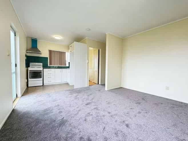 1/657 Massey Road, Mangere East