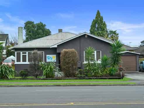 High profile office with excellent parking