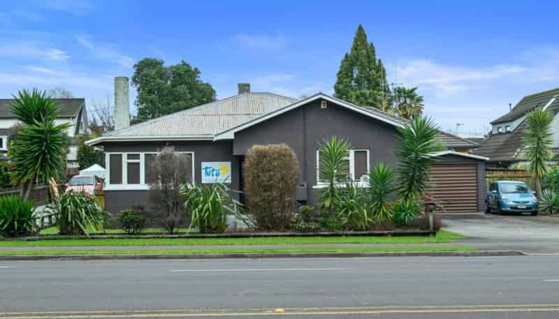 194 Fifteenth Avenue, Avenues