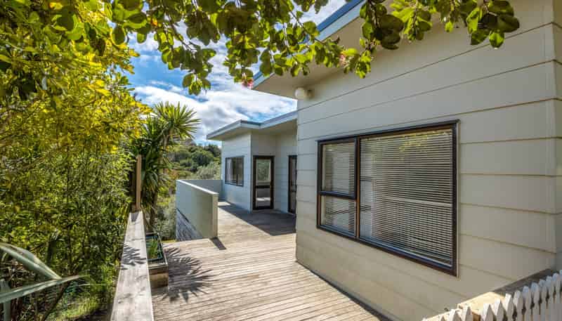 69 Ocean Road, Surfdale
