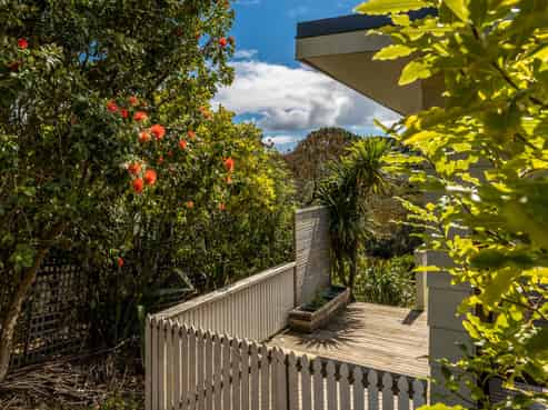 69 Ocean Road, Surfdale