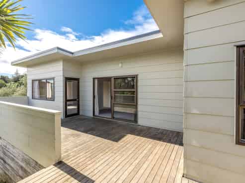 69 Ocean Road, Surfdale