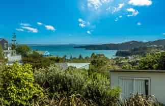 69 Ocean Road, Surfdale