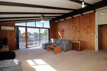  (Front/28 Gibbons Road, Weymouth